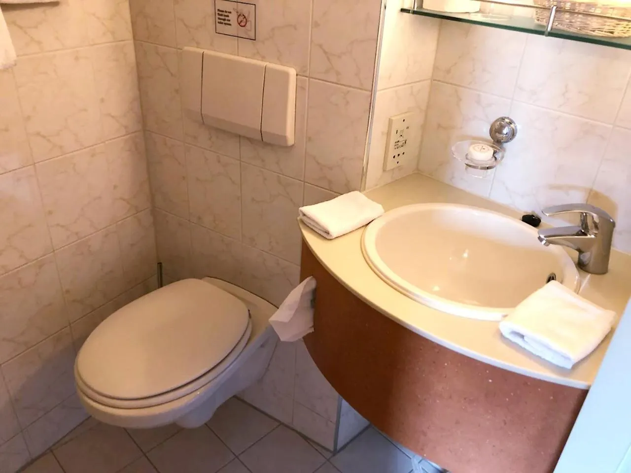 Botel Fairtours Hotelschiff Dutch Melody Düsseldorf Německo